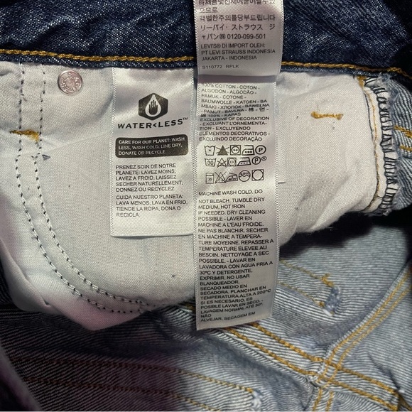 Levi's Jeans Women's Size 28‎ Blue Wash Denim High Waisted Mom Jeans Distressed - Picture 15 of 15